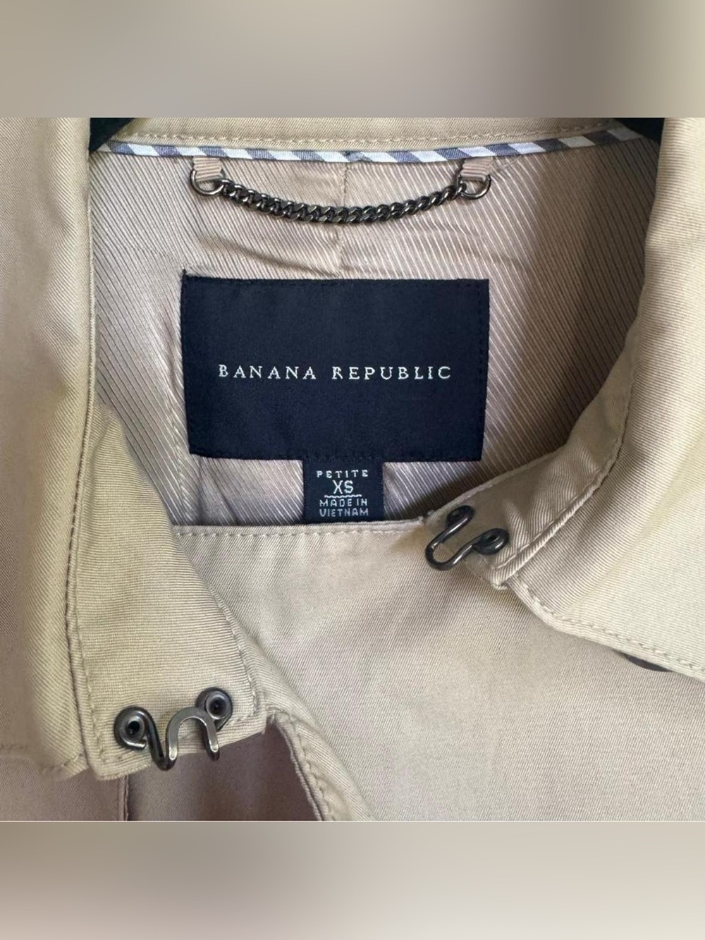 Banana Republic | Petite Double-Breasted Trench Coat | Khaki | Petite XS - Picture 5 of 8